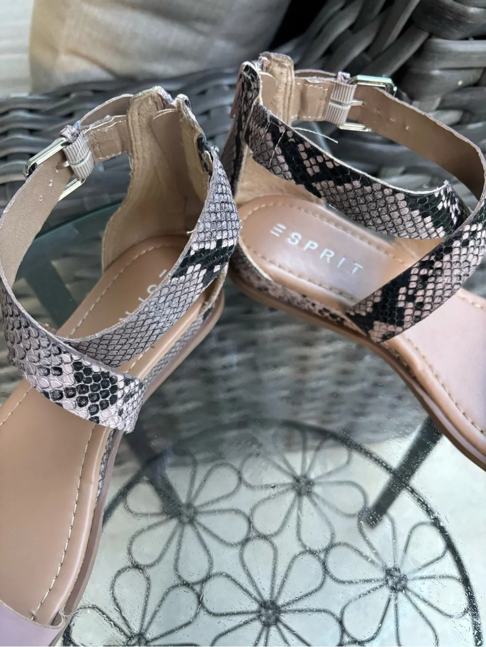 ESPRIT Women’s Size 8M Pink Blush Snakeskin Strappy Flat Sandals Ankle Strap